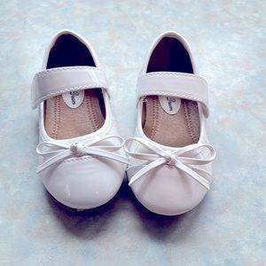 Kid’s Dream, size 6 toddler, white Mary Jane shoes